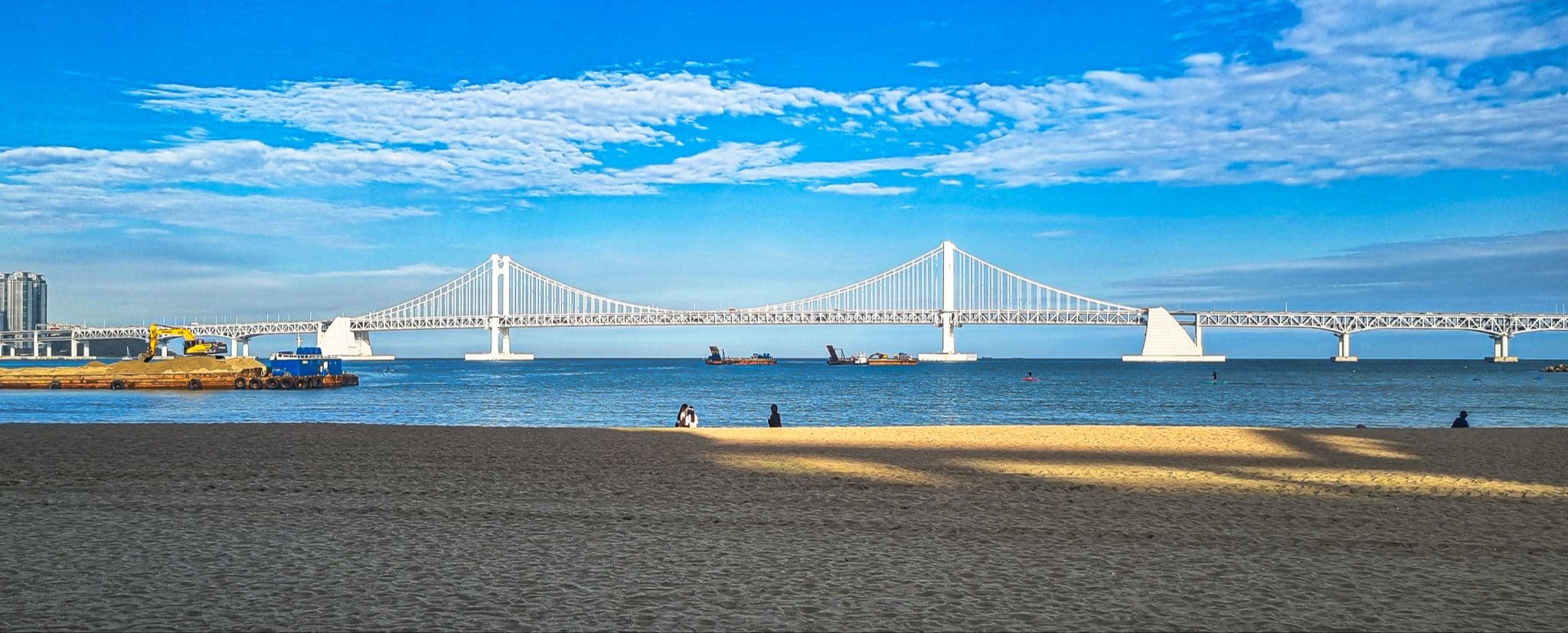 Paisagem costeira em Busan com ilha e mar