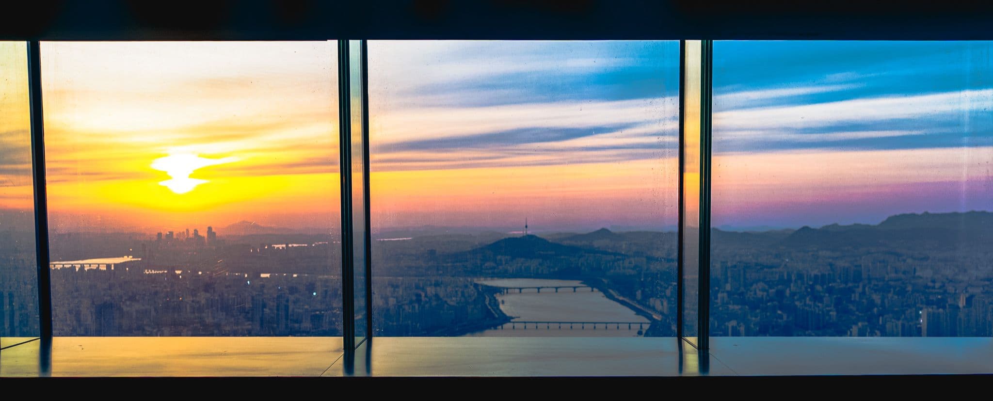Vista noturna de Seul com luzes da cidade